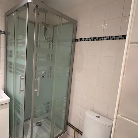 Hyper Centre De - Studette 38 *