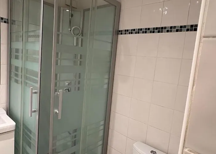 Hyper Centre De - Studette 38 *